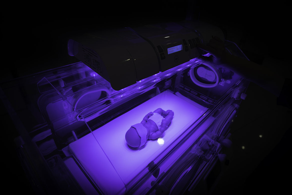 Küvöz Üstü Fototerapi Cihazı